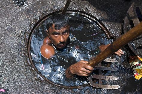 B­a­n­g­l­a­d­e­ş­­t­e­ ­G­ü­n­l­ü­ğ­ü­ ­S­a­d­e­c­e­ ­£­4­.­5­0­­a­ ­Ç­ı­p­l­a­k­ ­E­l­l­e­ ­K­a­n­a­l­i­z­a­s­y­o­n­ ­T­e­m­i­z­l­e­y­e­n­ ­İ­n­s­a­n­l­a­r­
